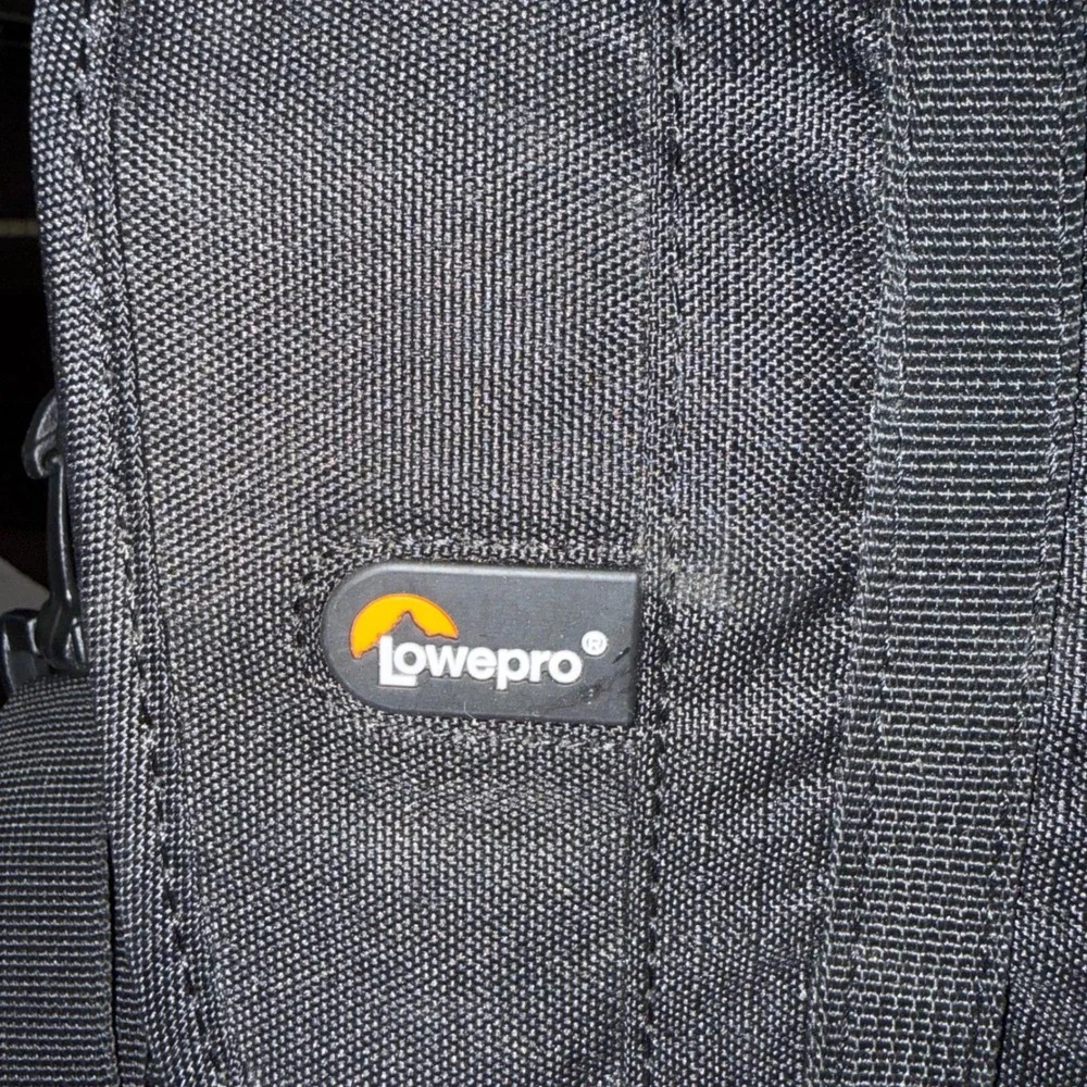 LowePro‎ Adventura 140 Camera Bag Black Nylon Shoulder Crossbody Case Padded